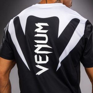 Тениска Venum Attack 90 Dry-Tech T-Shirt White/Black - детайл на плата