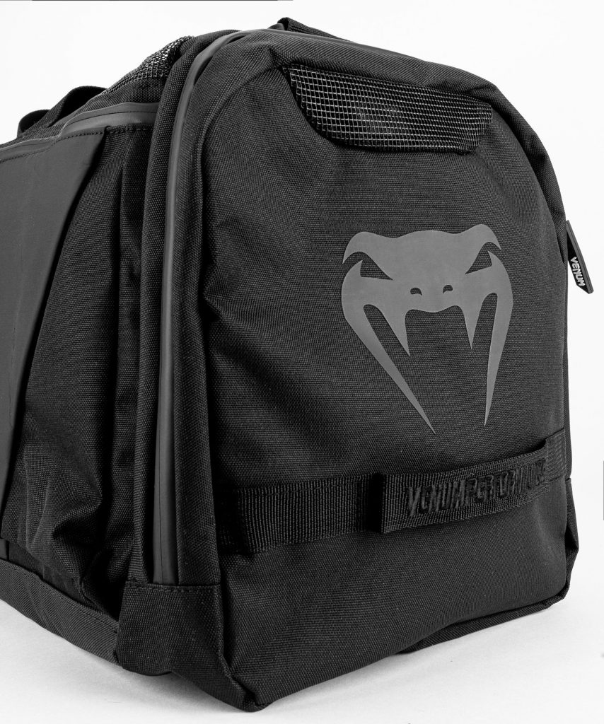 Спортен сак Venum Trainer Lite Evo Black/Black – детайли и джобове