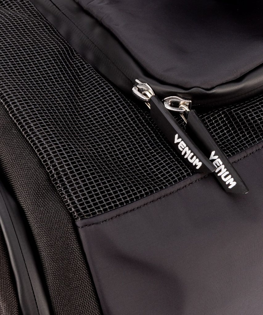 Спортен сак Venum Trainer Lite Evo Black/Black – вентилирано отделение