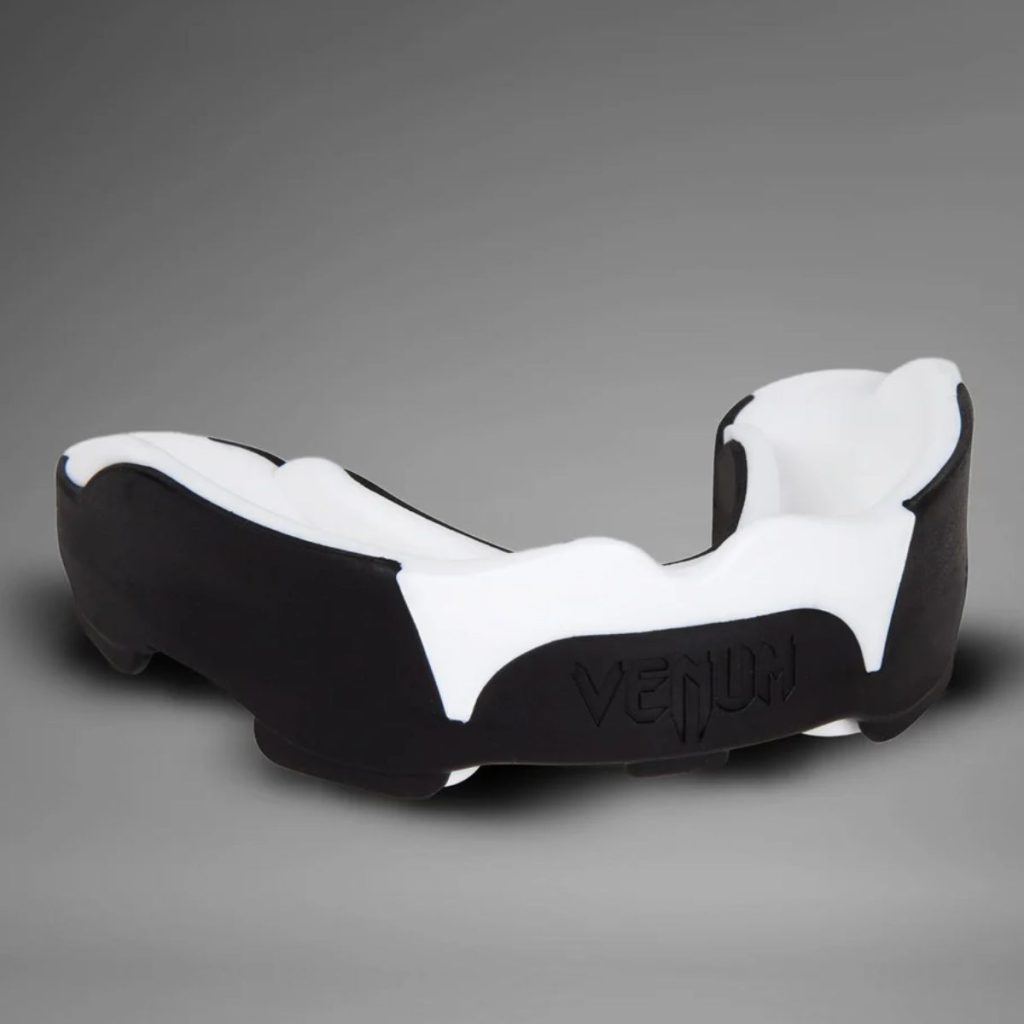 protektor za usta Venum Predator White-Black 1