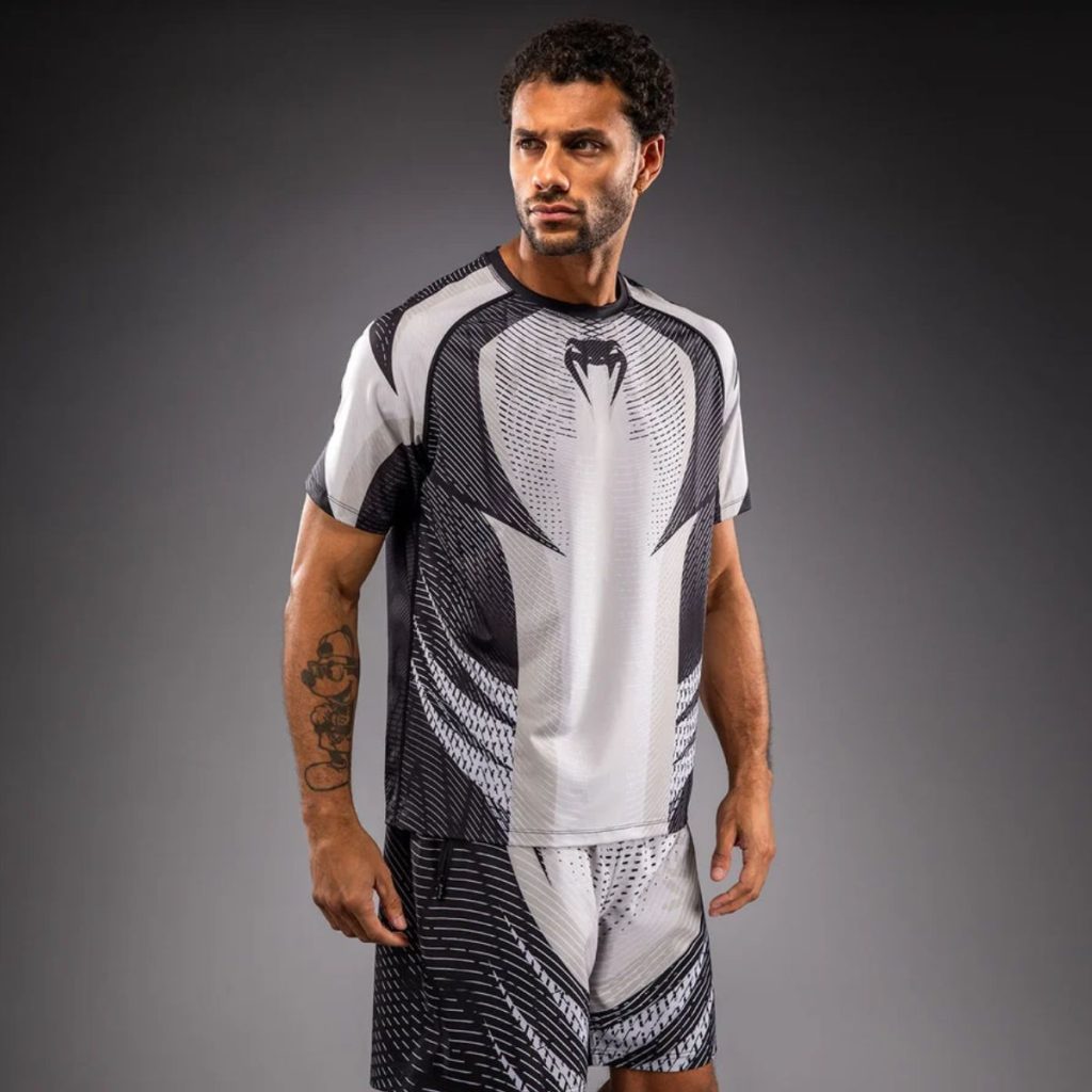 Тениска Venum Galactic 3.0 Dry Tech T-Shirt – Off-white/Black – преден изглед с логото на Venum