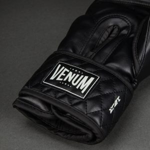 Боксови ръкавици Venum Impact Classic черно – изглед 4