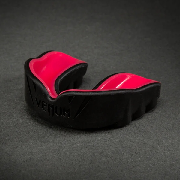 протектор за зъби venum challenger mouthguard - black/raspberry