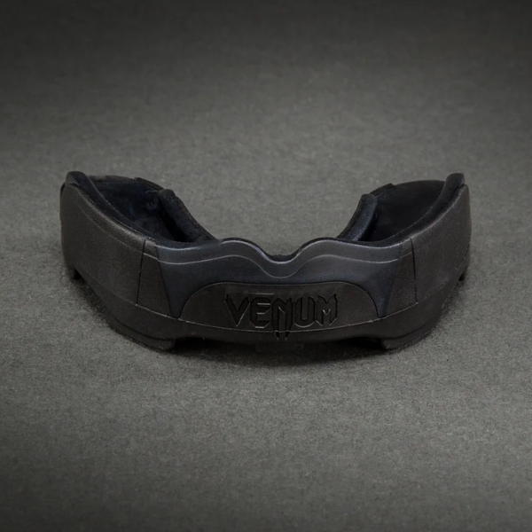 протектор за зъби venum predator mouthguard – black/black/red 2