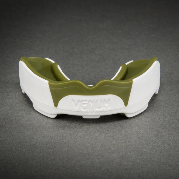 протектор за зъби venum predator mouthguard – white/kaki 1