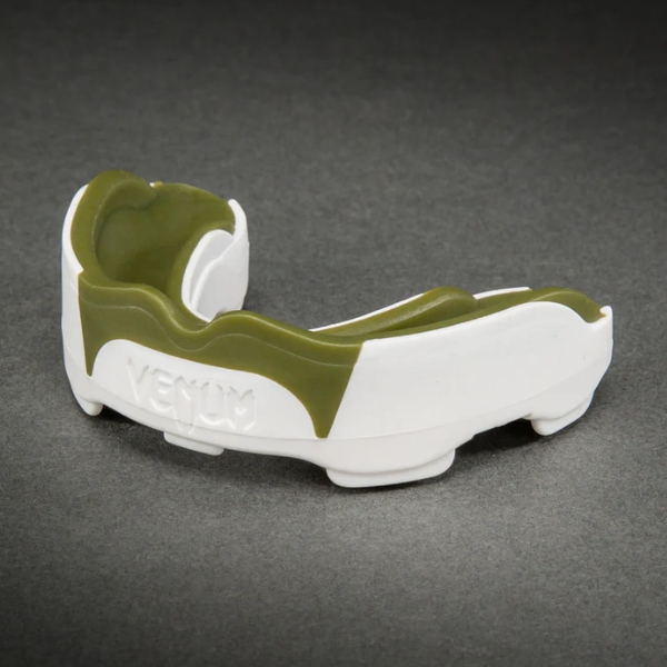 протектор за зъби venum predator mouthguard – white/kaki