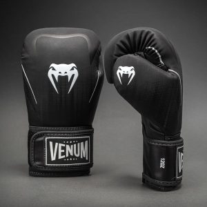 Боксови Ръкавици Venum Stealth Black/White – изглед на дланта