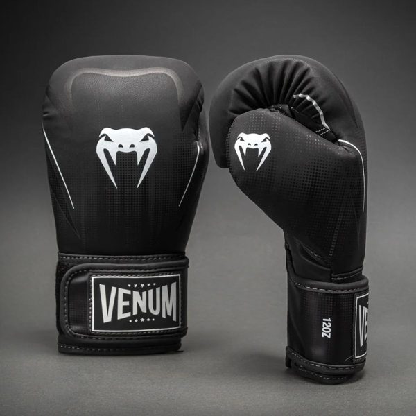 Боксови Ръкавици Venum Stealth Black/White – изглед на дланта
