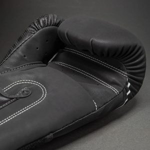Боксови Ръкавици Venum Stealth Black/White – детайл на велкрото