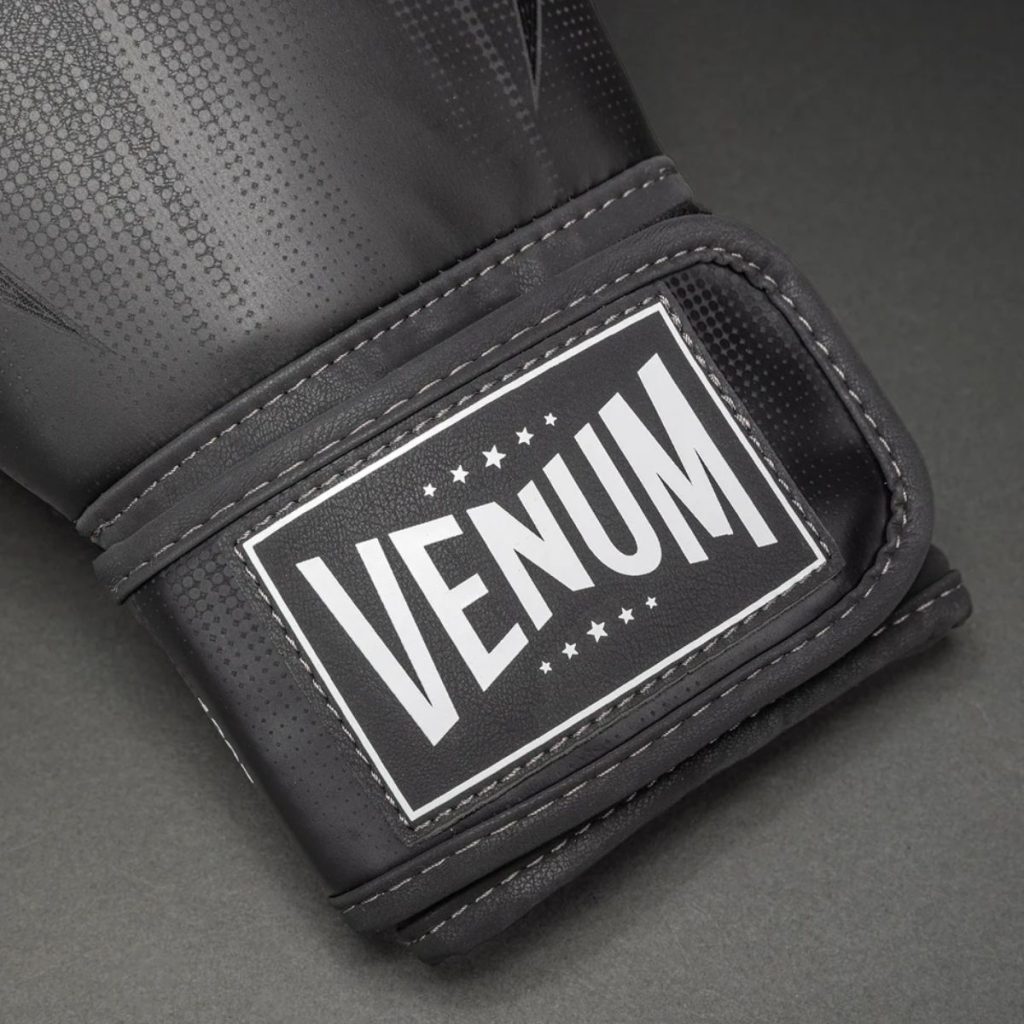 Боксови Ръкавици Venum Stealth Black/White – изглед отстрани