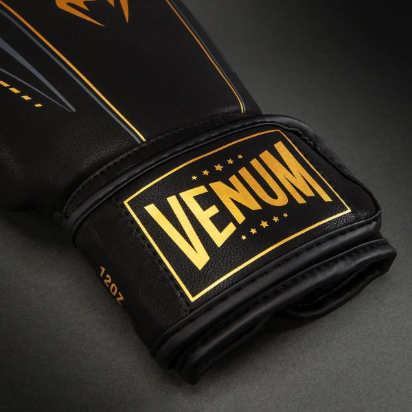 Боксови Ръкавици Venum Streamline Boxing Gloves Black/Gold – детайл