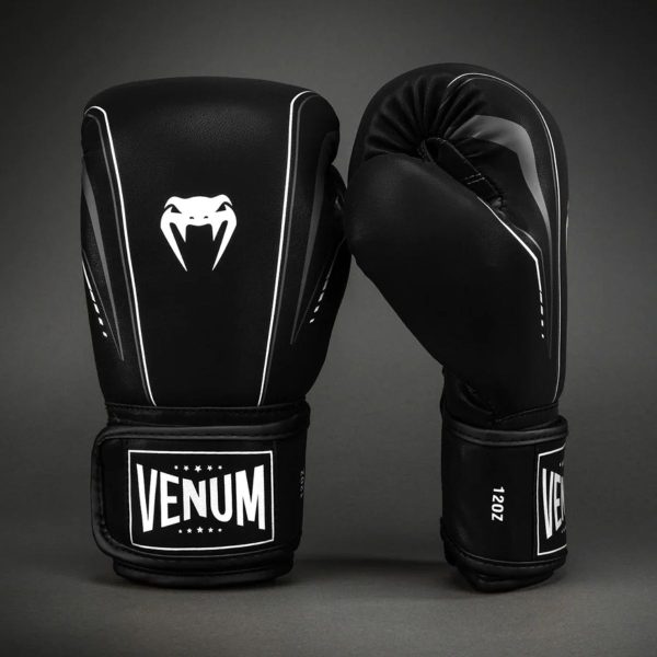 Боксови Ръкавици Venum Streamline Boxing Gloves Black/White – детайл на велкрото