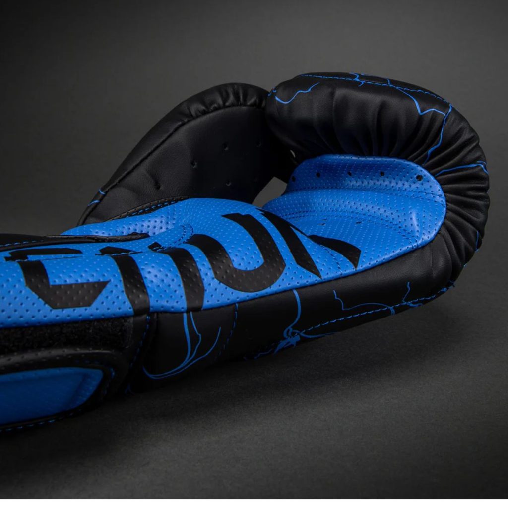 Боксови Ръкавици Venum Thunder Dragon Black/Royal Blue – изглед на дланта