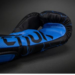 Боксови Ръкавици Venum Thunder Dragon Black/Royal Blue – изглед на дланта