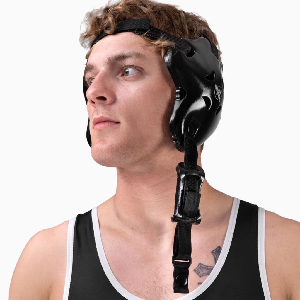 протектор за уши Hayabusa Wrestling Headgear снимка на мъж