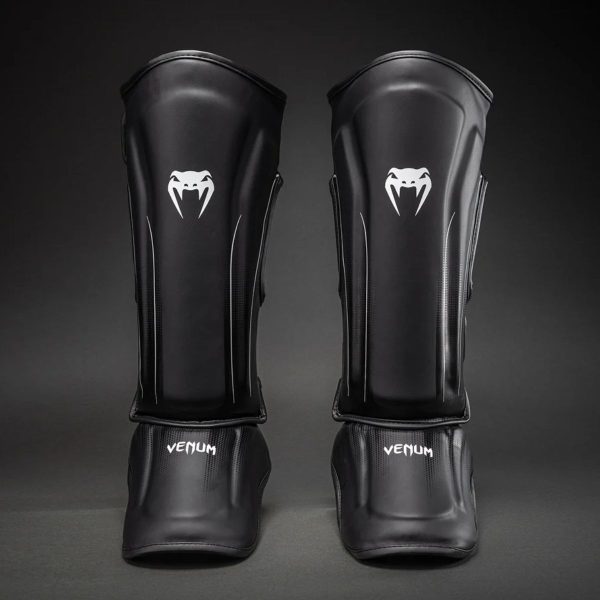 Протектори за крака Venum Stealth Shin Guards Black/White - страничен изглед