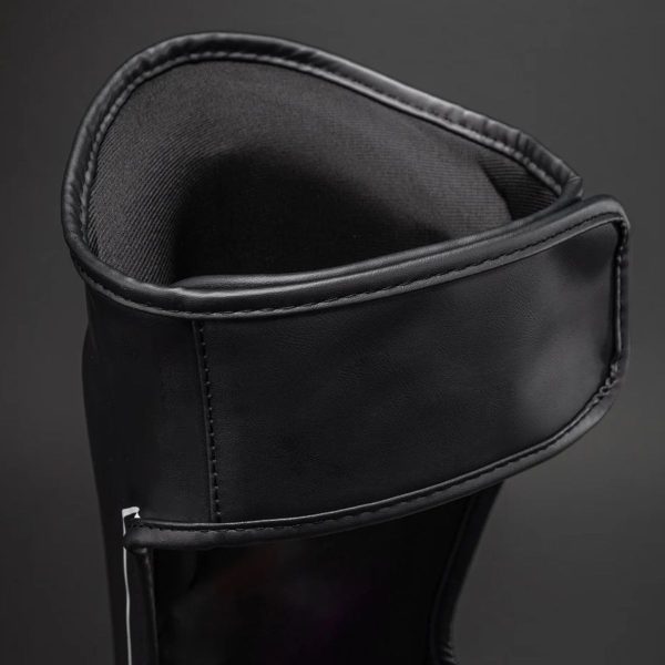 Протектори за крака Venum Stealth Shin Guards Black/White - велкро закопчалки