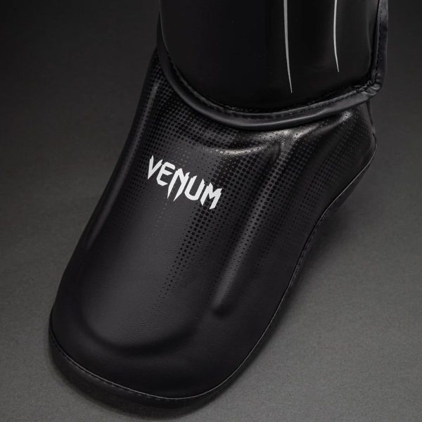 Протектори за крака Venum Stealth Shin Guards Black/White - детайл на материята
