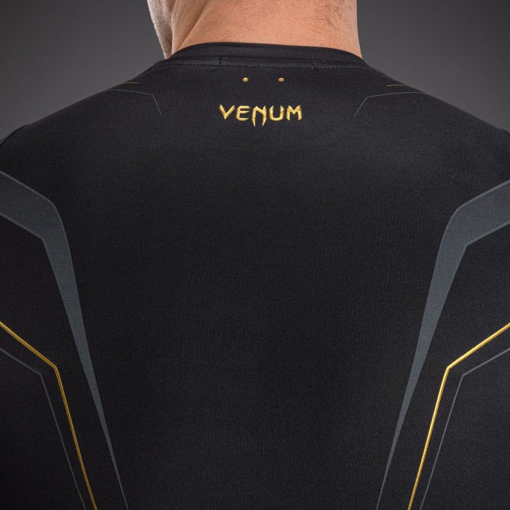 Рашгард Venum Streamline Short Sleeve Rashguard Black/Gold – детайл