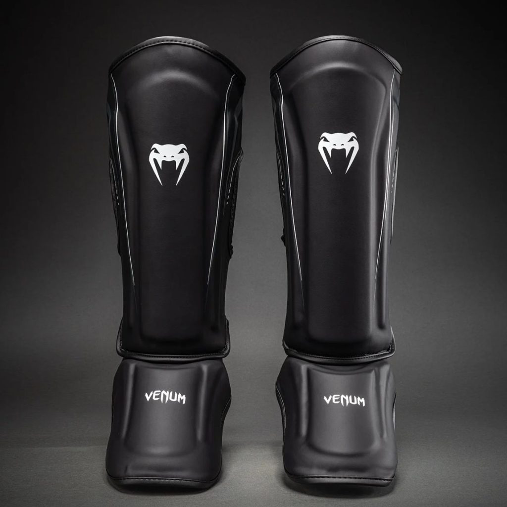 Протектори за Крака Venum Streamline Shin Guards - Black/White - отпред