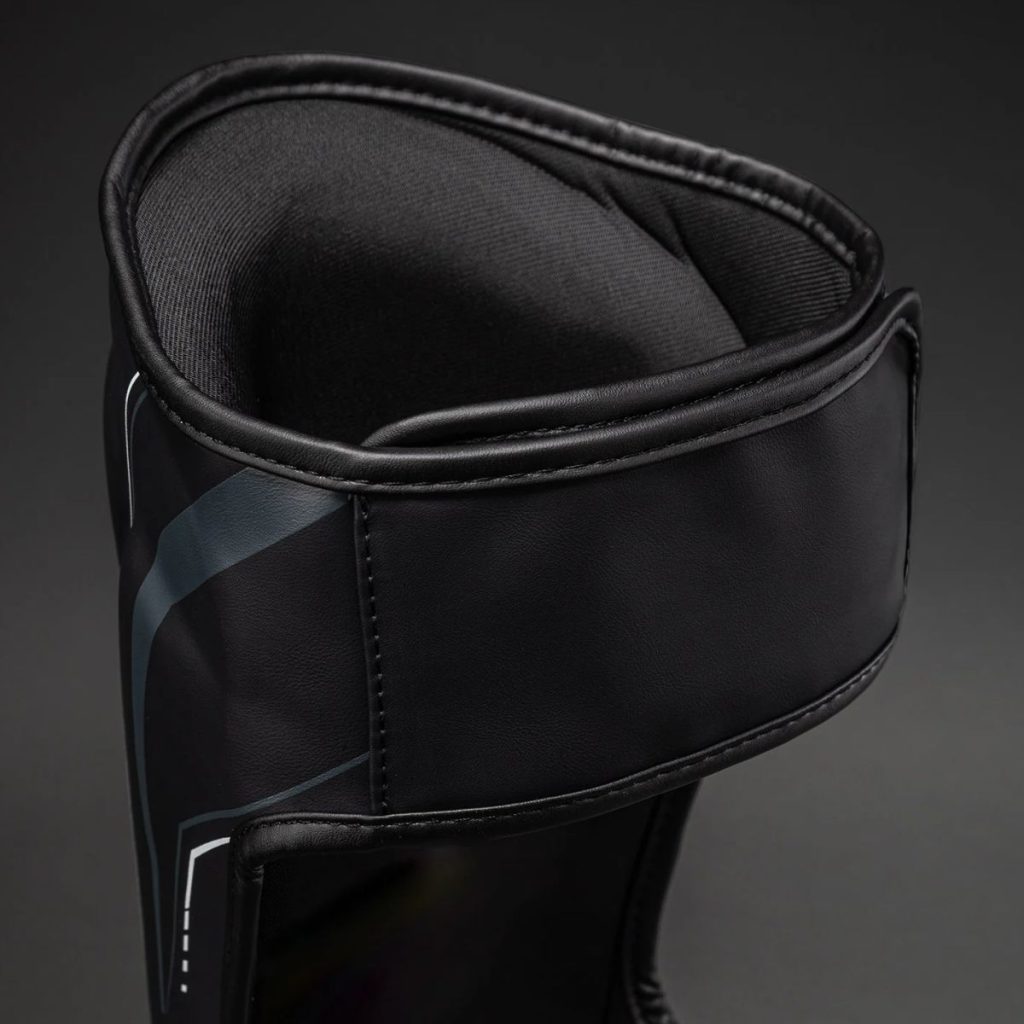 Протектори за Крака Venum Streamline Shin Guards - Black/White - изглед отзад
