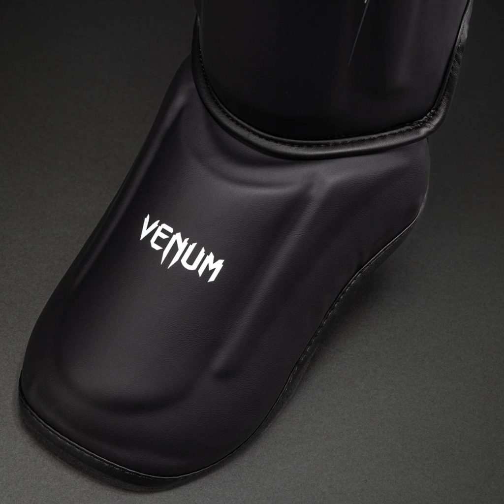Протектори за Крака Venum Streamline Shin Guards - Black/White - ходило
