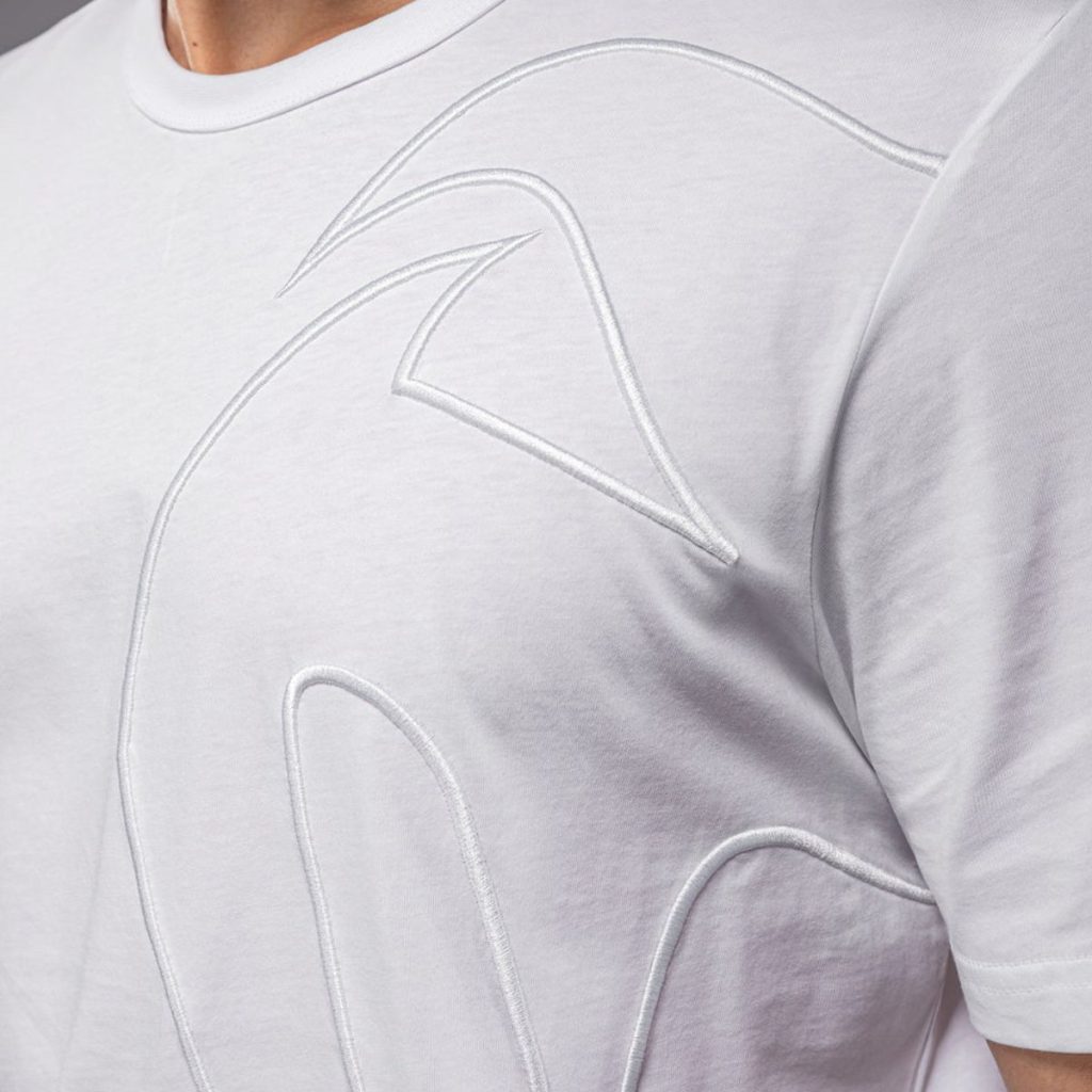 Тениска Venum Giant 3D T-shirt White – лого Venum крупен план