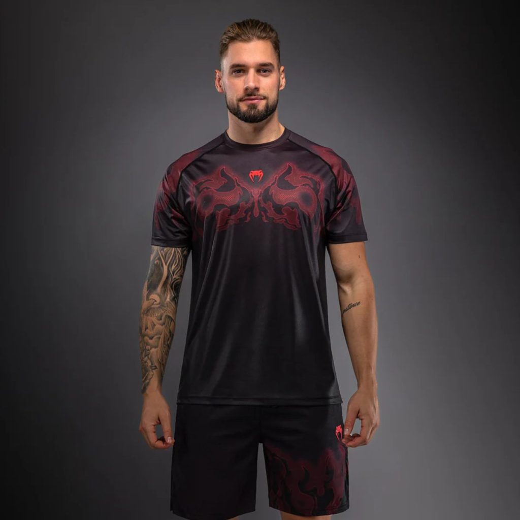 Тениска Venum Spectre Dry-Tech T-Shirt Black/Red — преден изглед, технология Dry-Tech, VENUM-06308-100