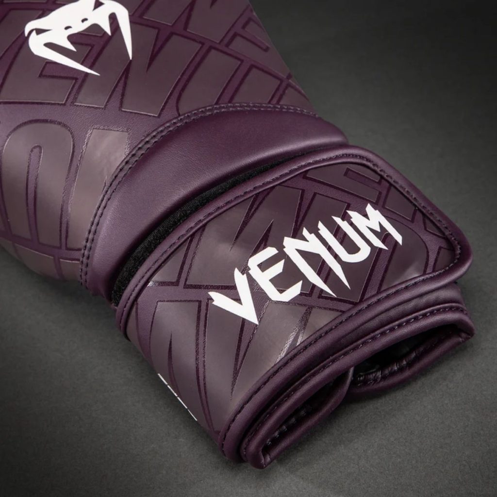 Боксови Ръкавици Venum Contender 1.5 XT 3D Dark Purple – детайл на велкро закопчаването