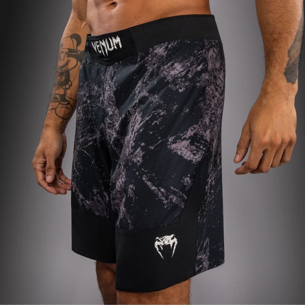 Шорти Venum Rage & Workout Fight Shorts – Black/Grey – детайл на страничния шлиц