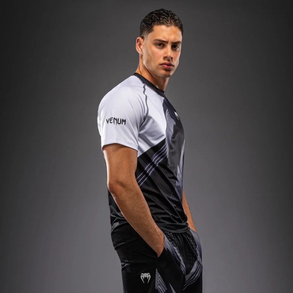 Тениска Venum No-Gi 6.0 Dry Tech T-Shirt – Black/White – детайл на сублимационния печат