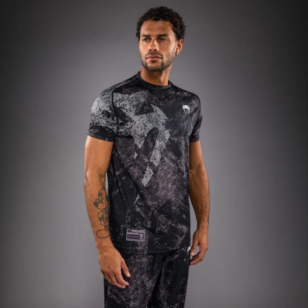 Тениска Venum Rage & Workout Dry Tech T-Shirt – Black/Grey – детайл на flatlock шевовете