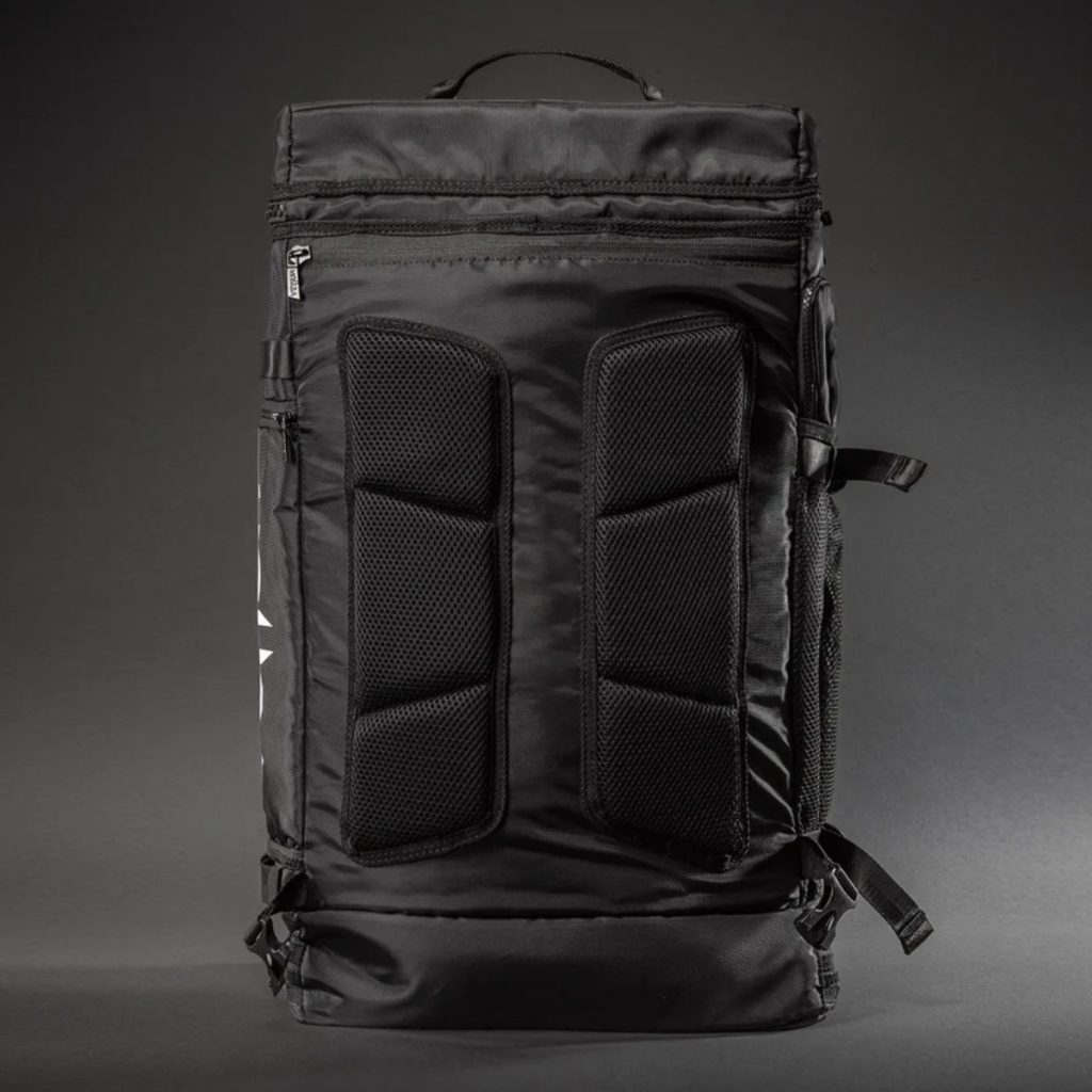 UFC Unity by Venum Authentic Fight Week Gear Bag – Black/White – детайл на вентилираното отделение за обувки