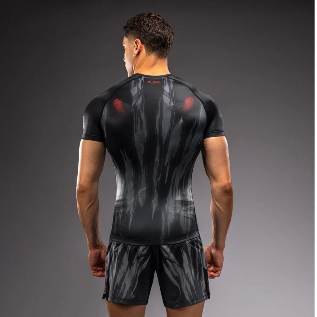 Рашгард Venum Demon Short Sleeve Rashguard – Black/Grey – заден изглед с принт от колекцията Demon