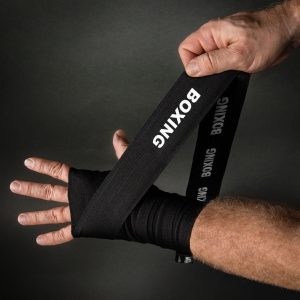 Бинтове за Бокс Venum Kontact Evo Black/White – на ръката