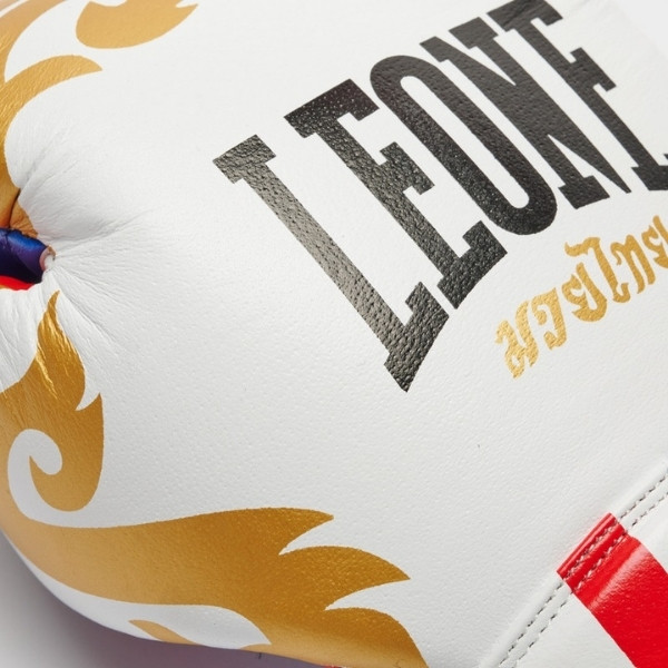 Боксови ръкавици Leone Thai Style GN114 бели – детайл лого
