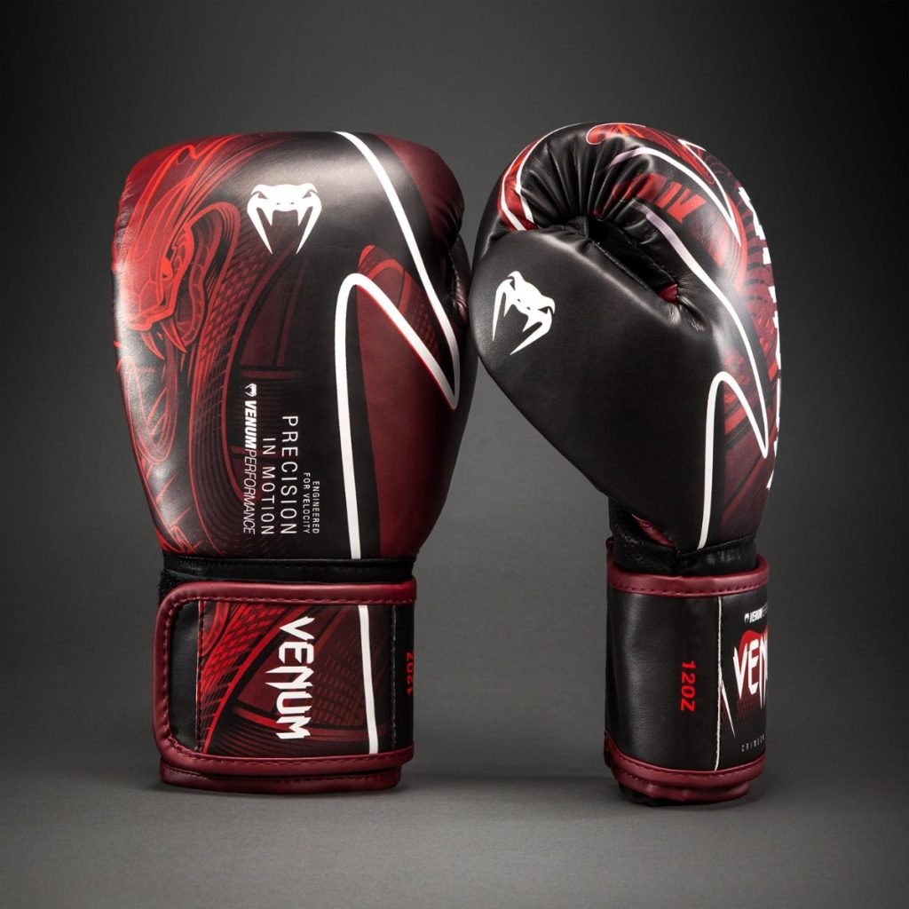 Боксови Ръкавици Venum Crimson Viper 2.0 Impact Black/Red – чифт под ъгъл