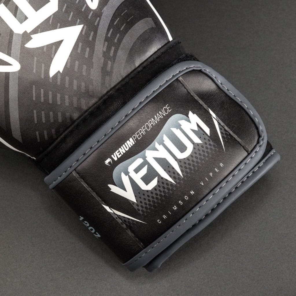 Боксови Ръкавици Venum Crimson Viper 2.0 Impact Black/Grey – детайл маншет