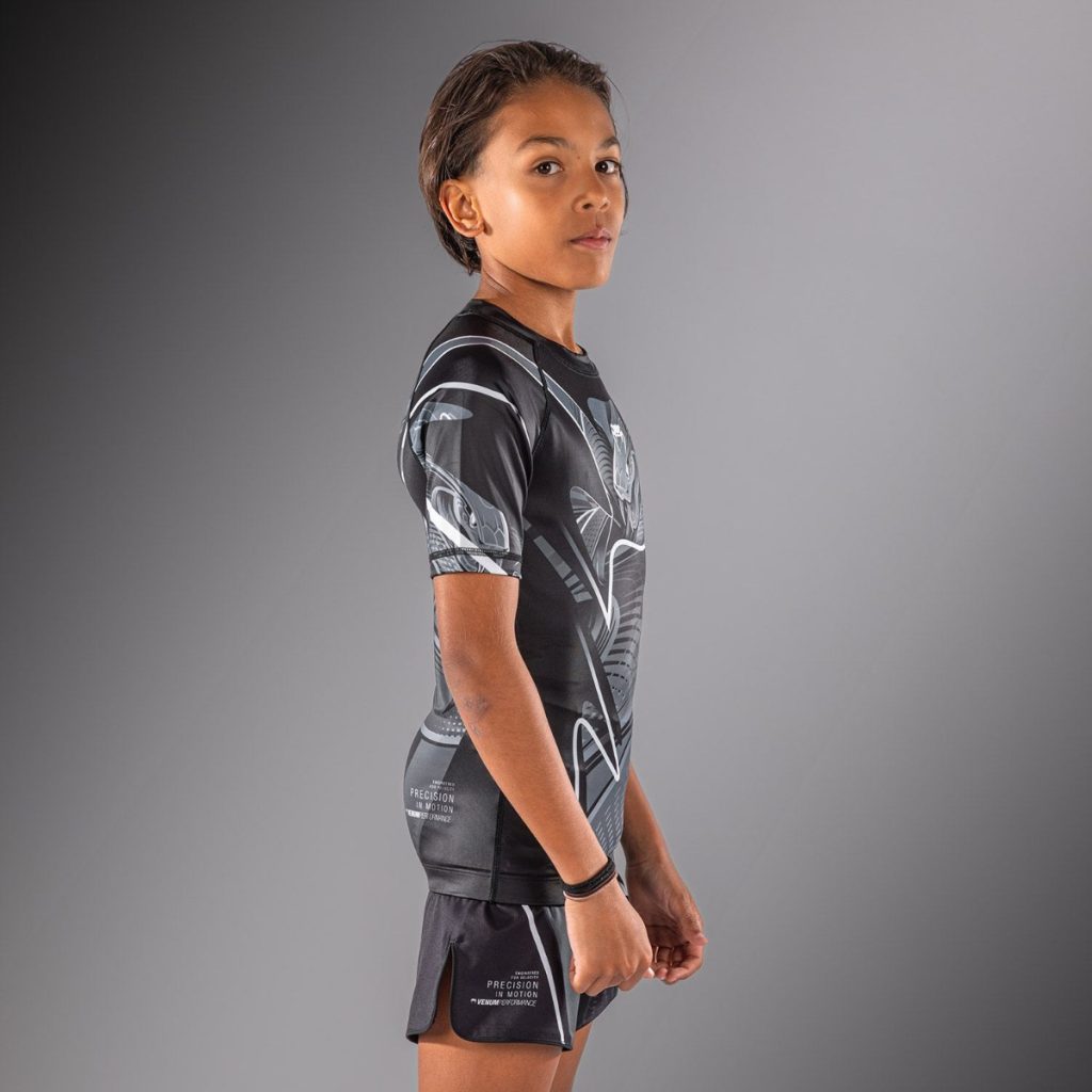 Детски Рашгард Venum Crimson Viper 2.0 Kids Black/Grey – под ъгъл