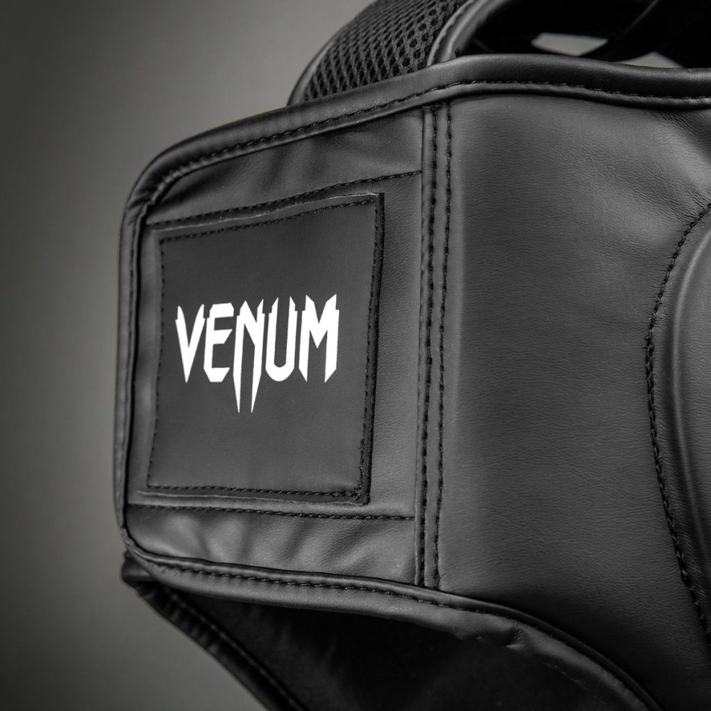Каска за Бокс Venum Contender 1.5 Black/White – детайл буза