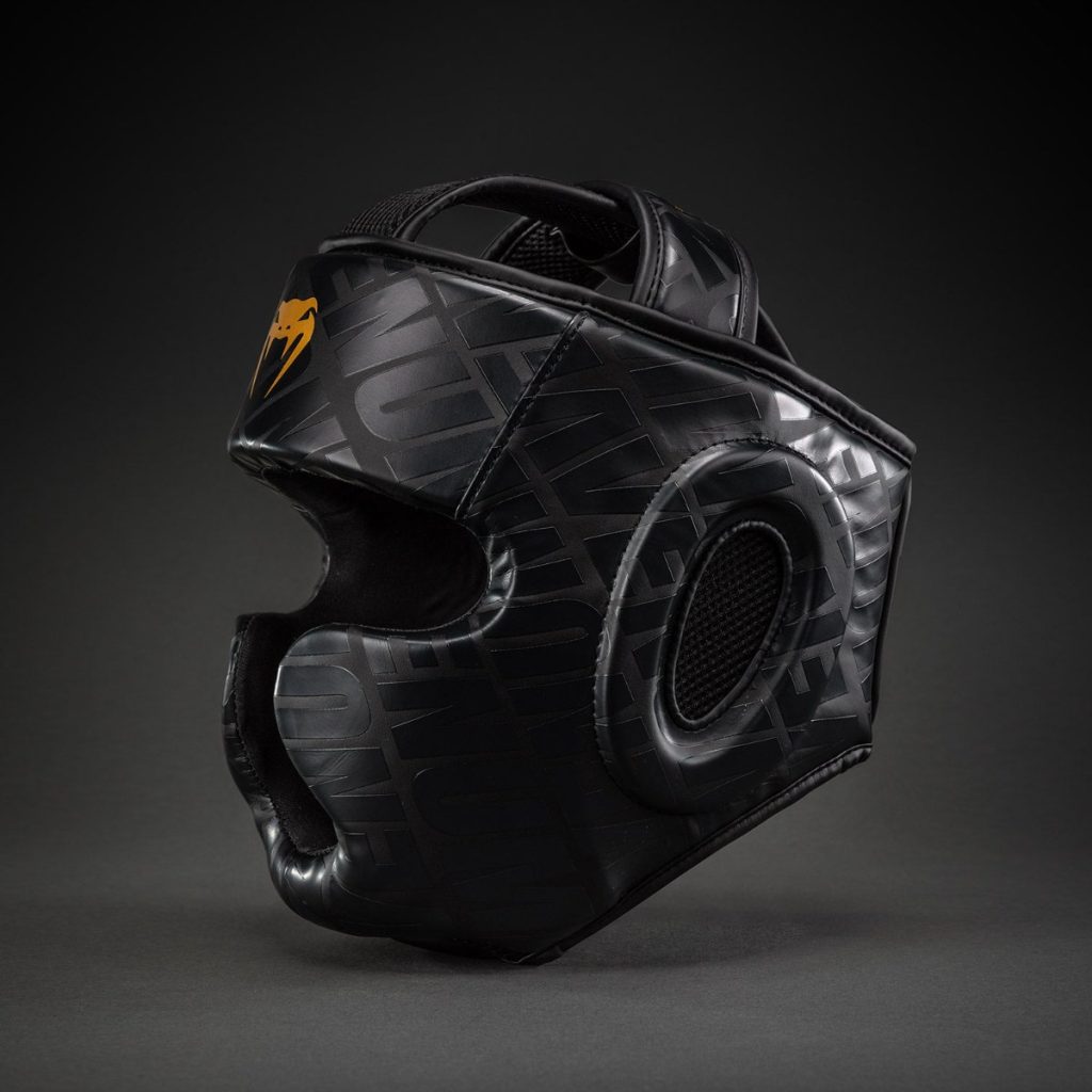 Каска за Бокс Venum Contender 1.5 Black/Gold – под ъгъл