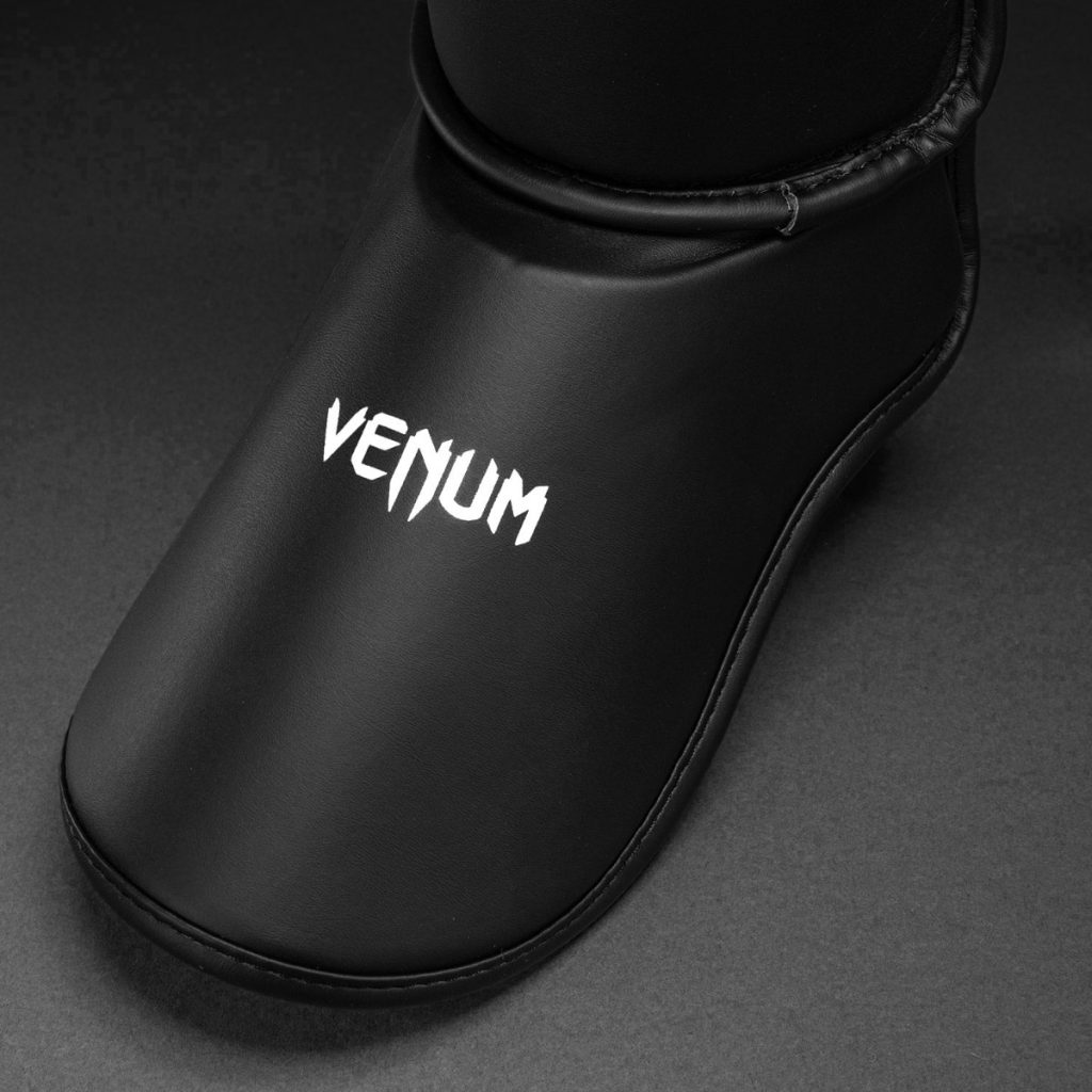 Протектори за Крака Venum Contender 1.5 Black/White – детайл стъпало