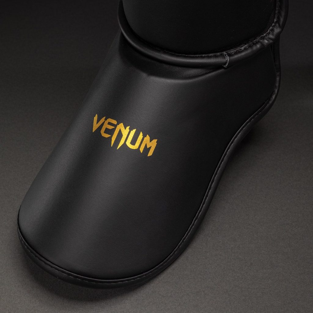Протектори за Крака Venum Contender 1.5 Black/Gold – детайл стъпало