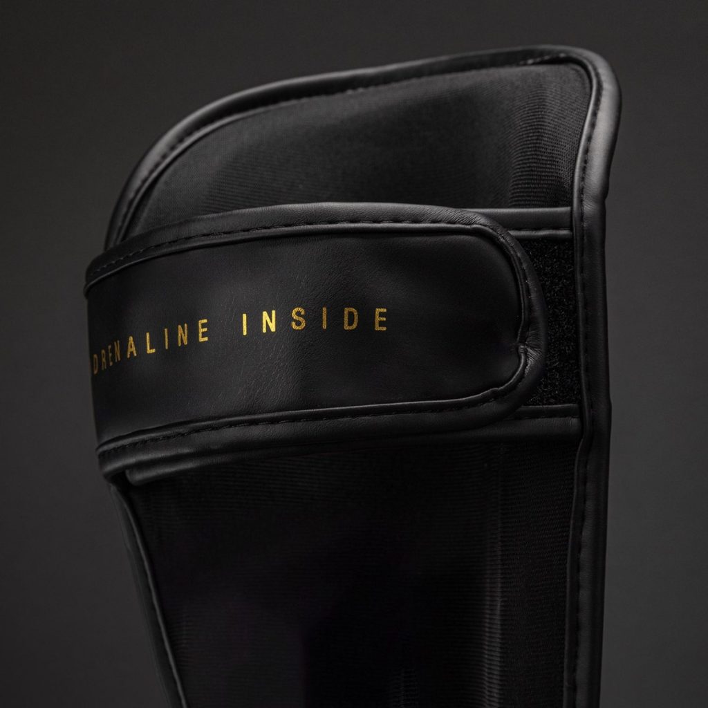 Протектори за Крака Venum Contender 1.5 Black/Gold – детайл отстрани