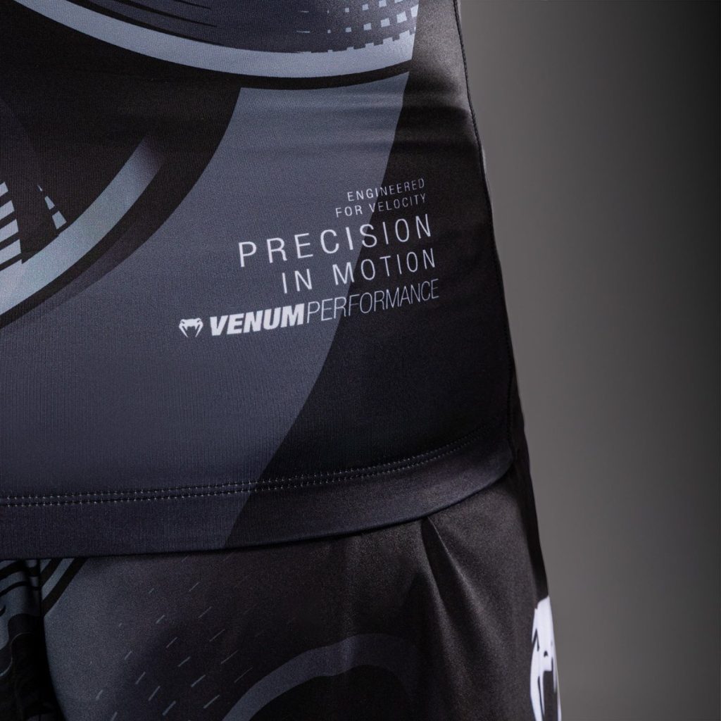 Рашгард Venum Crimson Viper 2.0 Short Sleeve Black/Grey – детайл на кръста