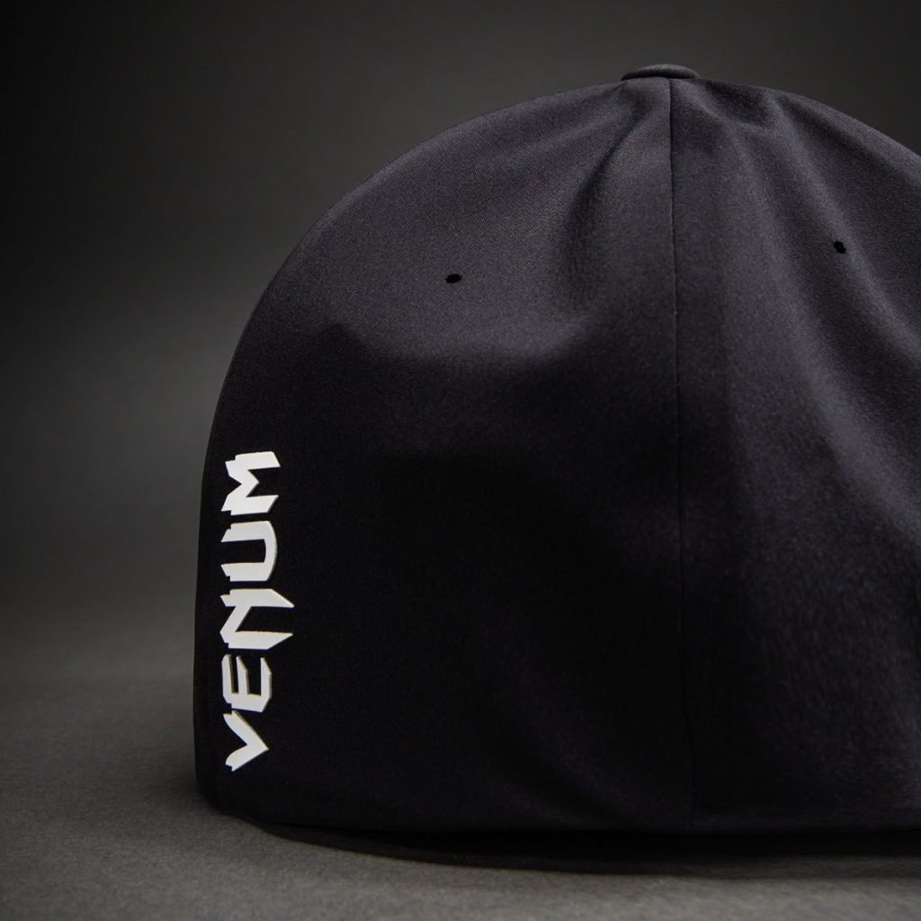 Шапка Venum Classic Flexfit Delta Black – детайл