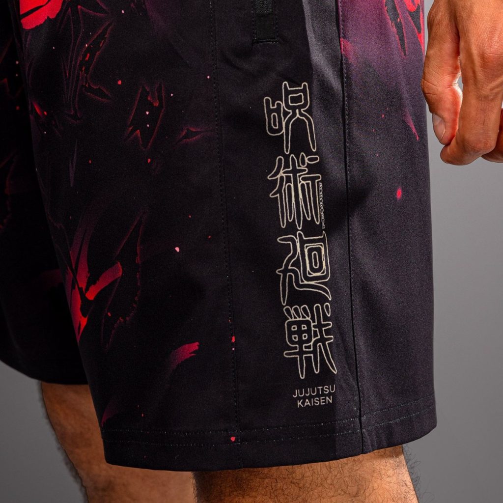Шорти Jujutsu Kaisen x Venum Itadori Training Black/Red – детайл на крачола