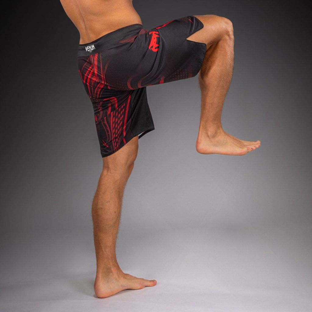 Шорти Venum Crimson Viper 2.0 Fightshorts Black/Red – при ритник